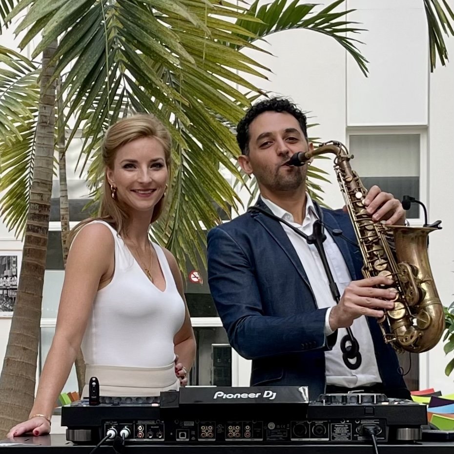 GoldenSax Event Saxophonist with Dj full equipment