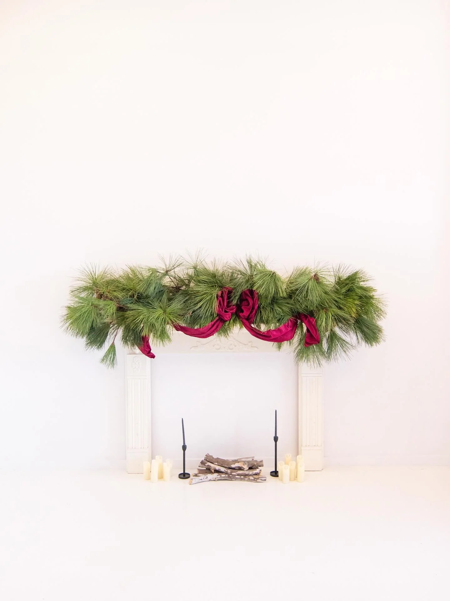 🎄✨ CHRISTMAS DECOR IS HEREEEEE!!! ✨🎄
We are SO excited, we were up late last night getting the studio fully set up for the holidays, and it looks magical! ❄️❤️

Our Christmas sets include:
🌲 Beautiful evergreen trees
🤍 A timeless white couch
🔥 A