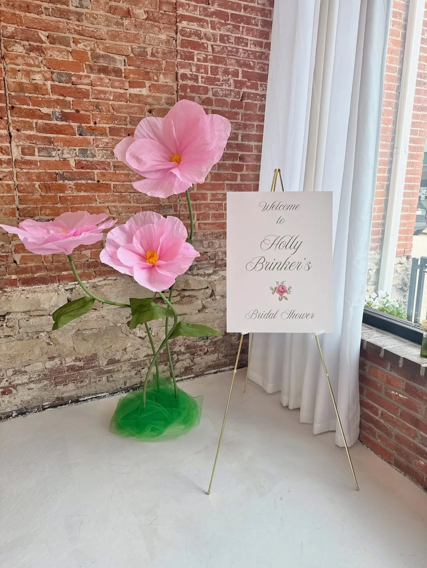 Wayback Wednesday ✨
Remembering the joy of hosting Holly&rsquo;s beautiful bridal shower 🤍
From the giant blooms to the classy toasts, every detail made the day feel truly magical. We loved being part of such a special celebration&mdash;thank you fo