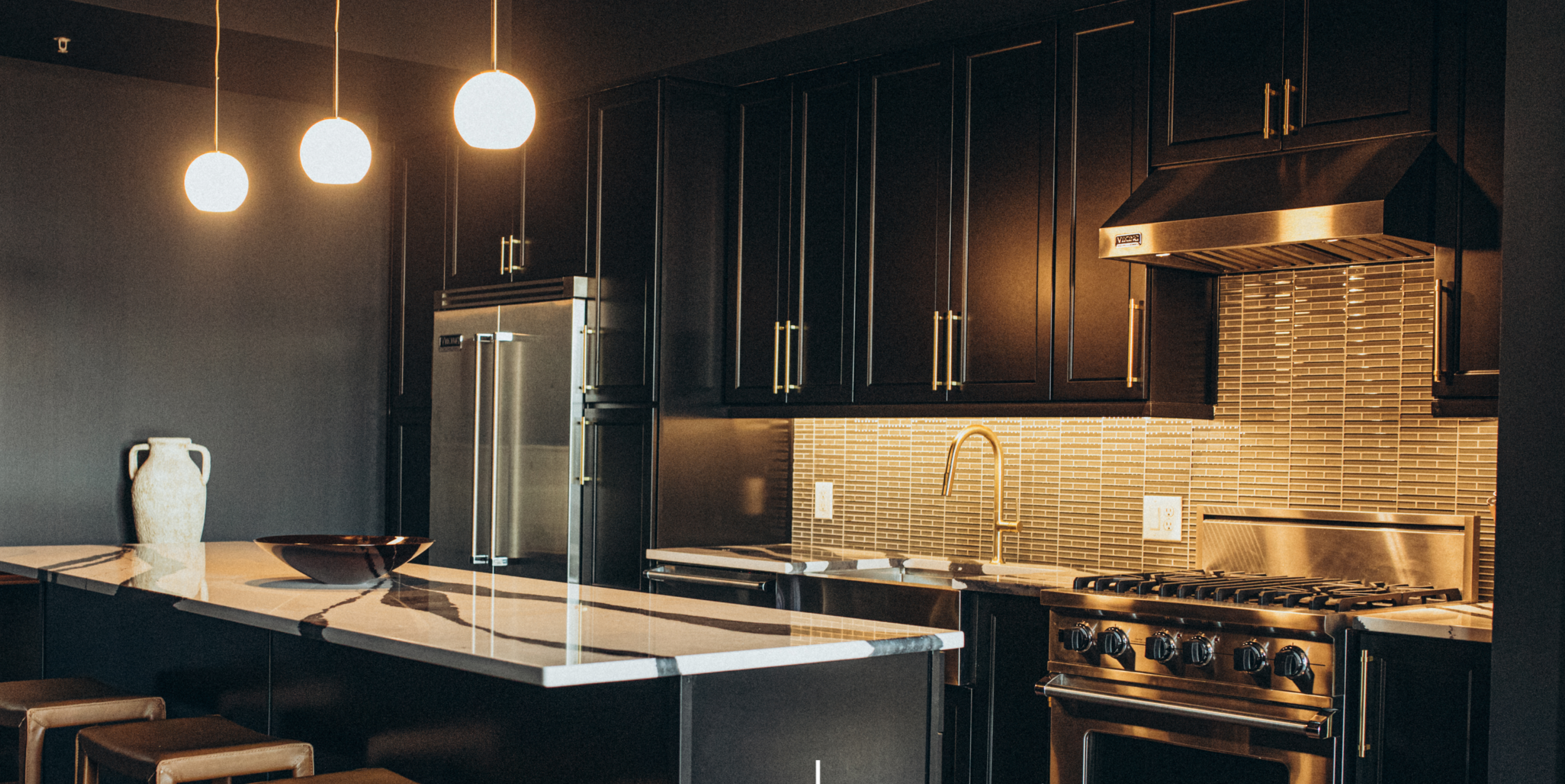 Midnight Elegance Kitchen