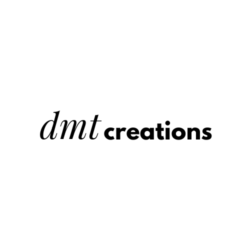 Logo avec le texte "dmt creations" en noir sur fond blanc.