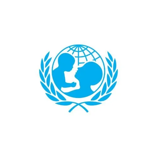 Logo des Nations Unies avec deux silhouettes de personnes, une enfant et une adulte, entourées de branches d'olivier.
