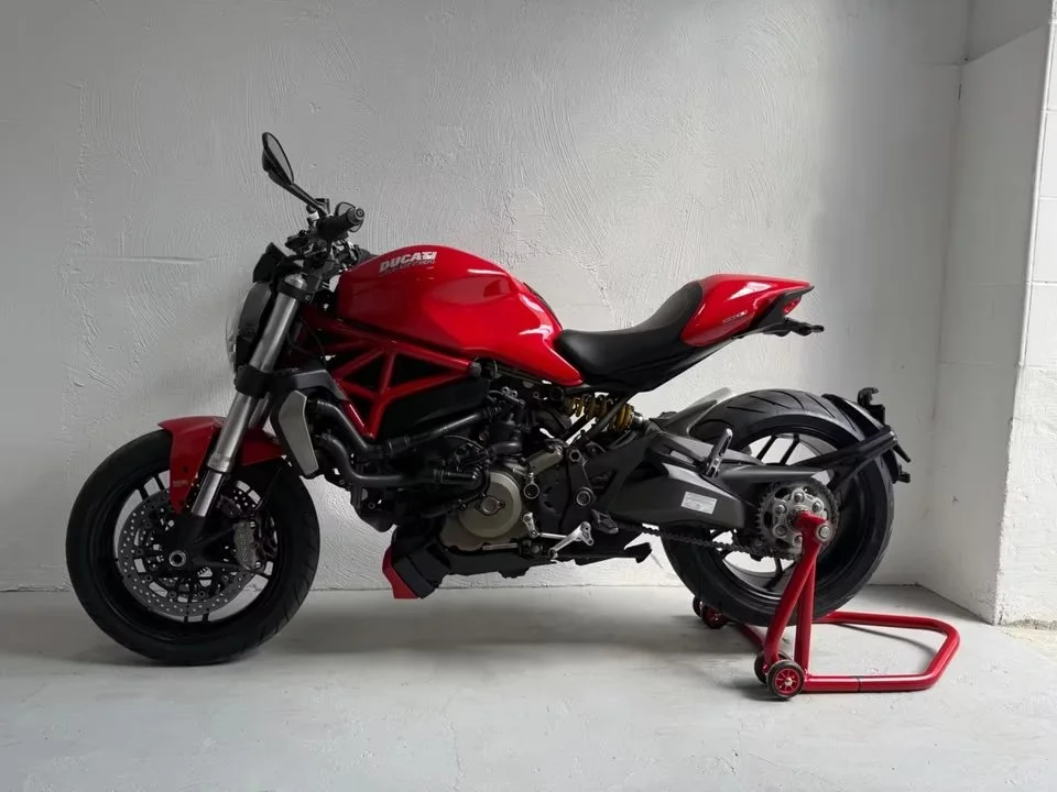 ducati_monster_1200_7.jpeg