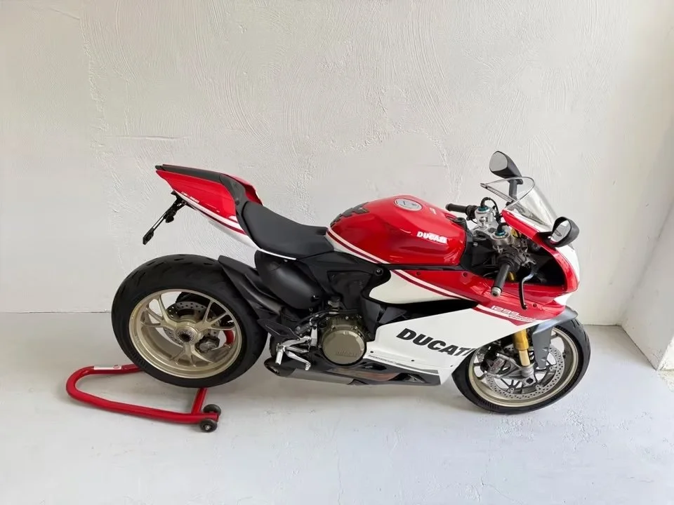 ducati_1299_11.jpg
