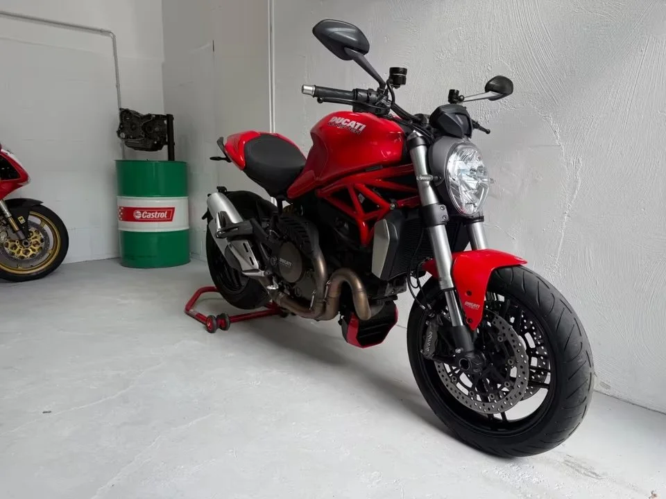 ducati_monster_1200_2.jpeg