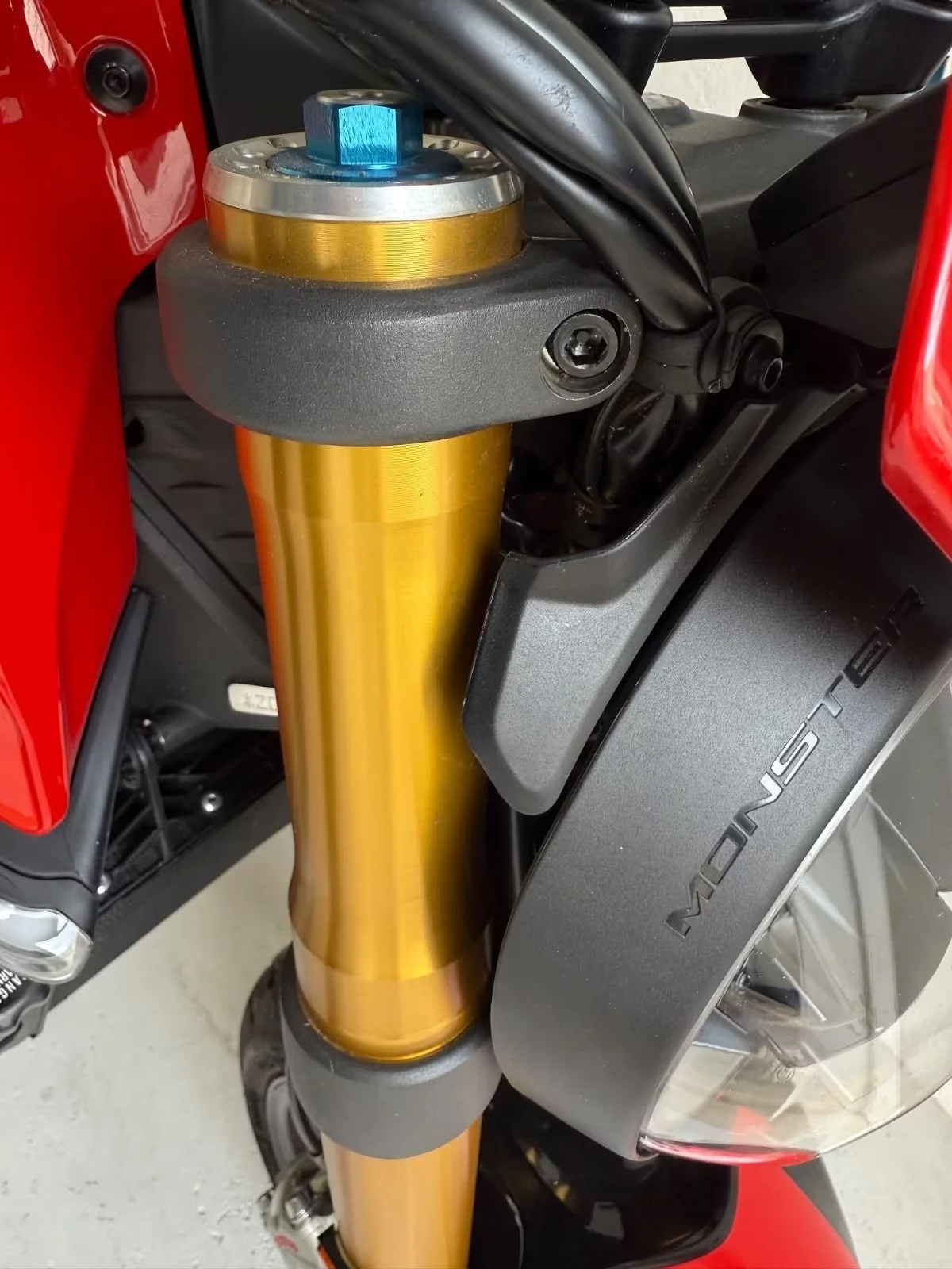ducati_950sp_11.jpg