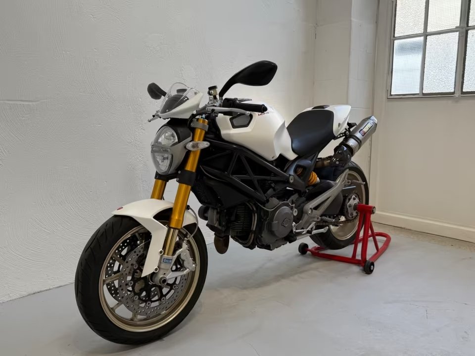 ducati_monster_1100s_9.jpg