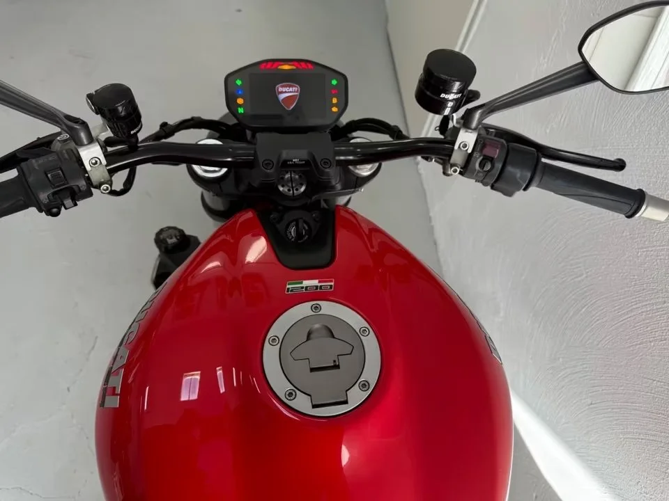 ducati_monster_1200_10.jpeg