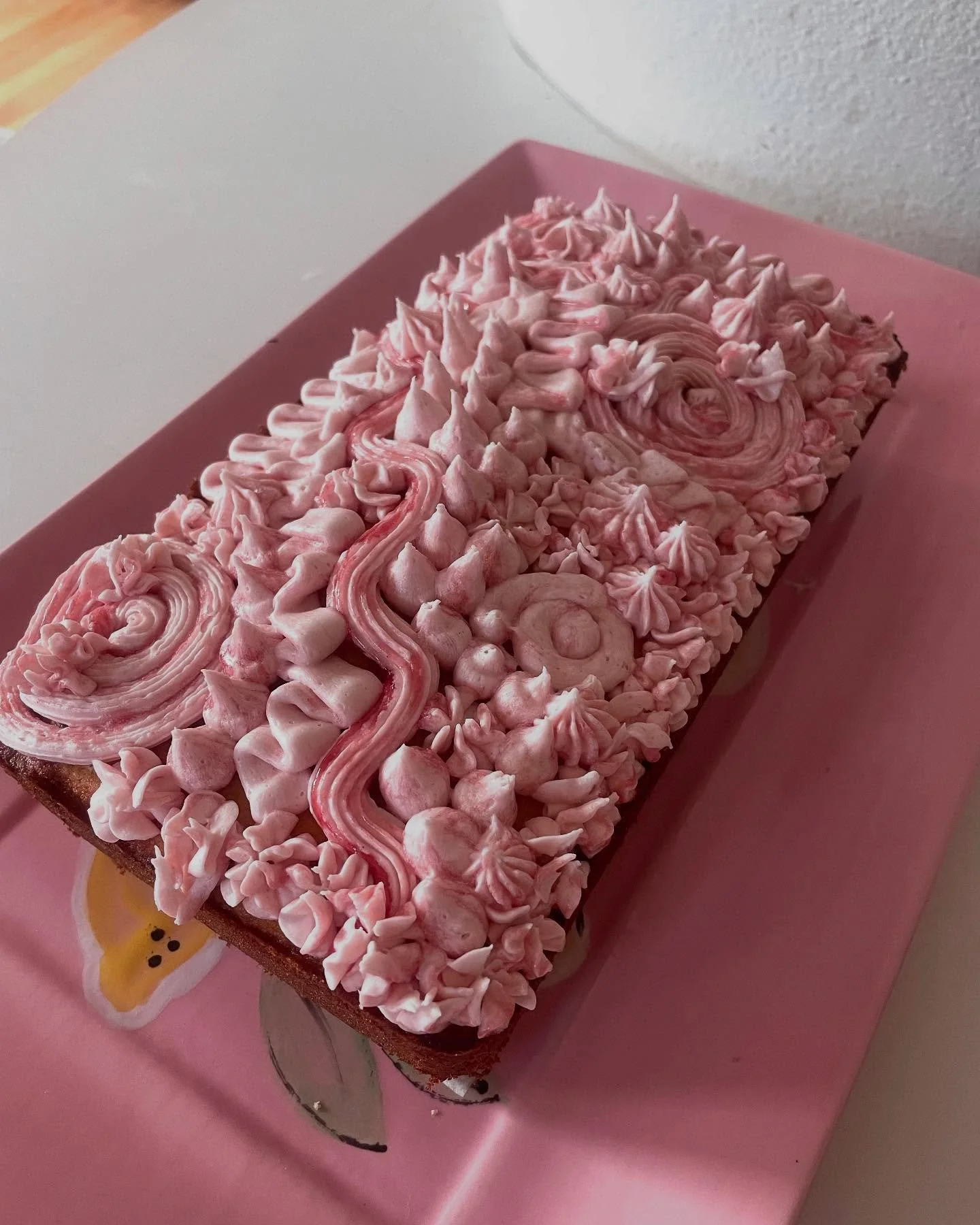 a lemon ricotta loaf cake with a white chocolate raspberry frosting! 🍋🍰💖