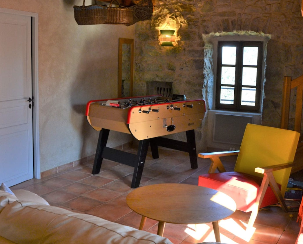 G Brahic babyfoot.png