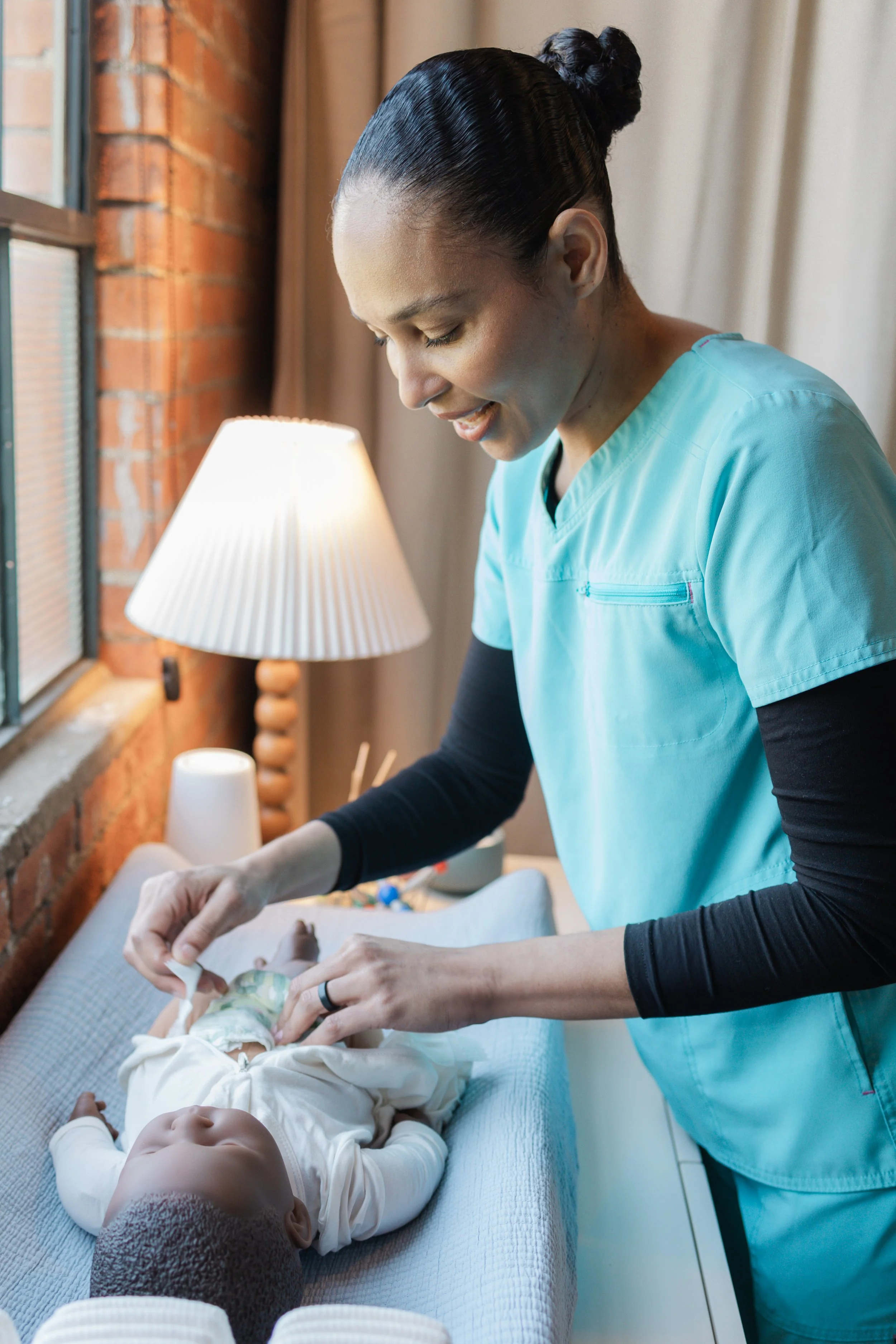 Night Nurse vs. Postpartum Doula: What’s the Difference?