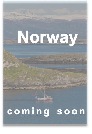Holding cover for Amanda Geard's "The Glass Key" in Norwegian.