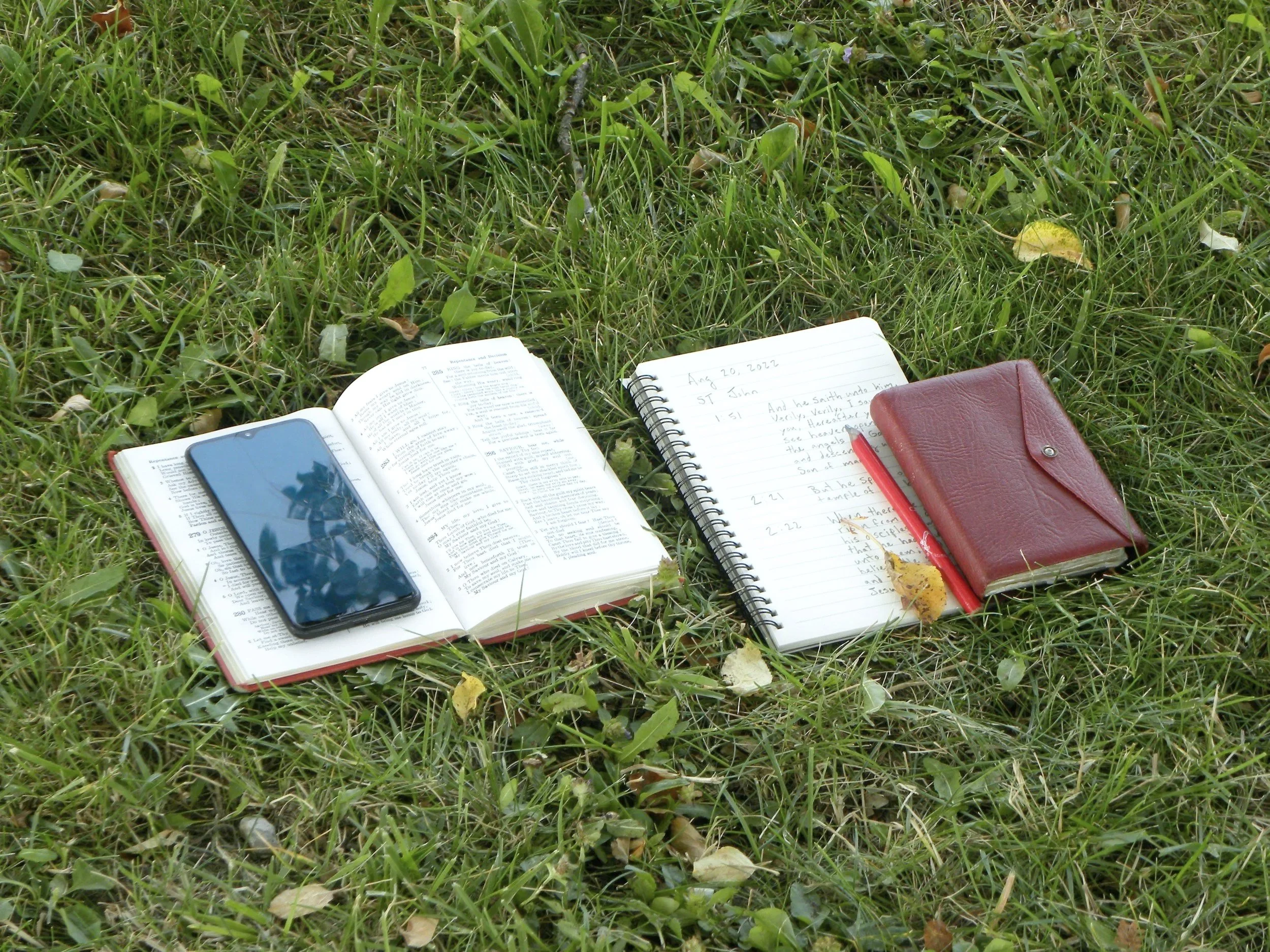 Christian Infertility Support vs. Prayer Groups: What's the Difference?