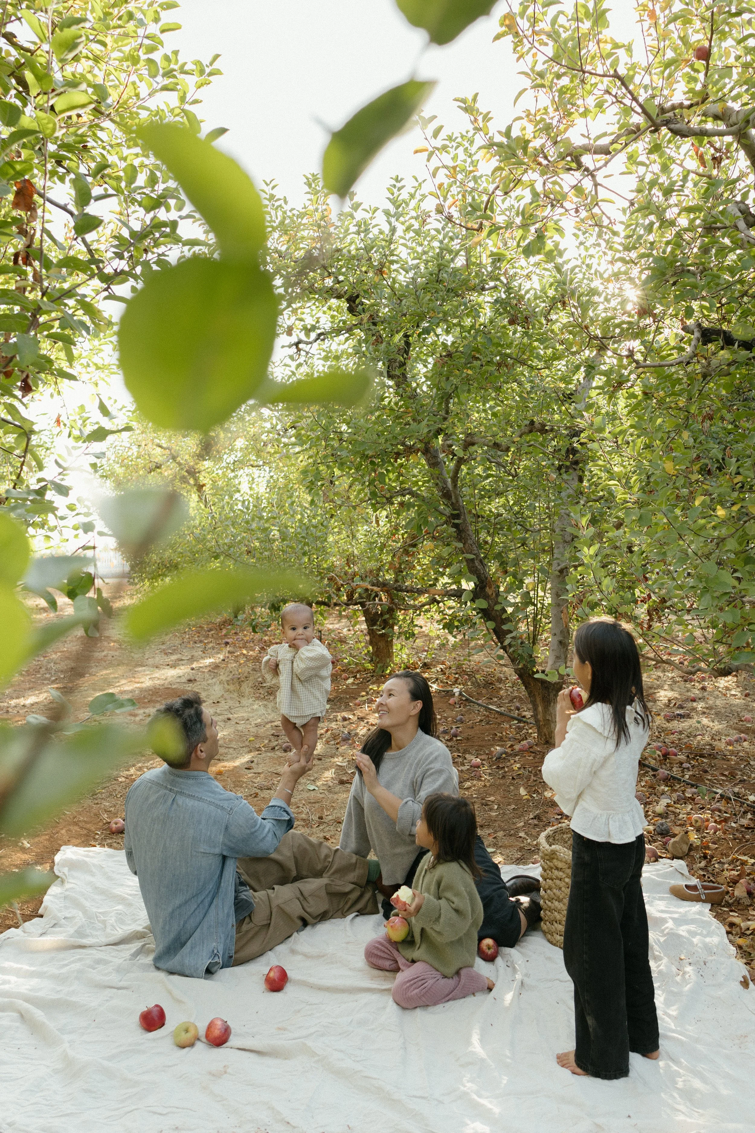 familyappleorchard - christabphotography-10.jpg