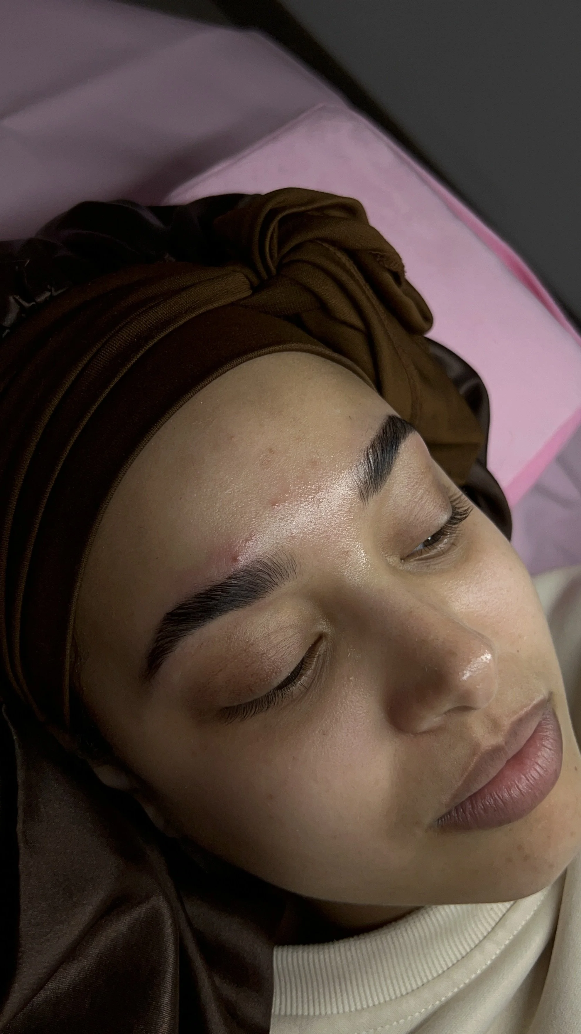 well-groomed eyebrows, beauty salon, brow lamination , esthetician near me , Doylestown pa , bucks county pa, brow wax , perfect brows, clean brows, brow tinting , waxer solo esthetician small business , body waxing , face wax , glowing , self care.