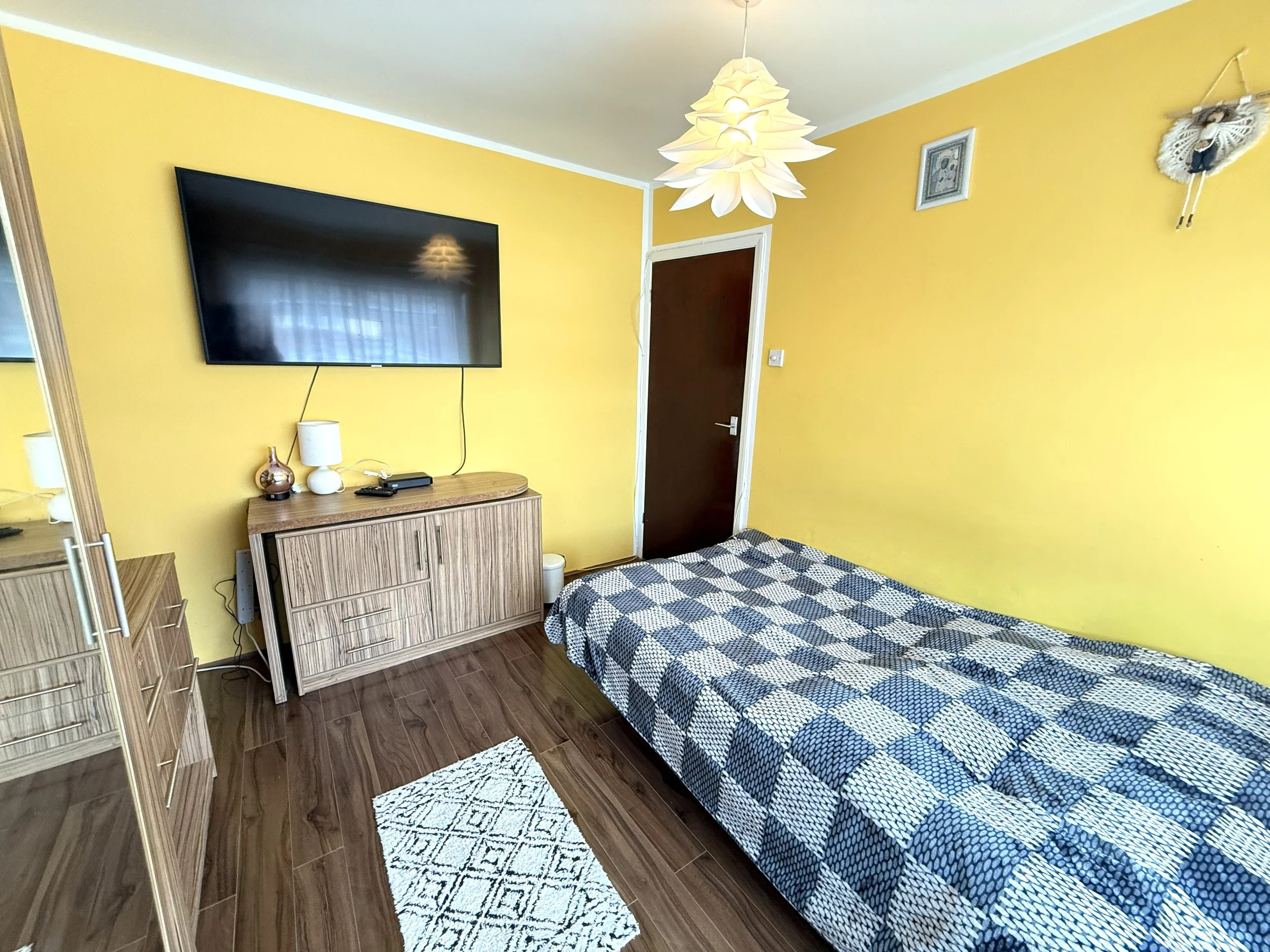 bed1.jpg