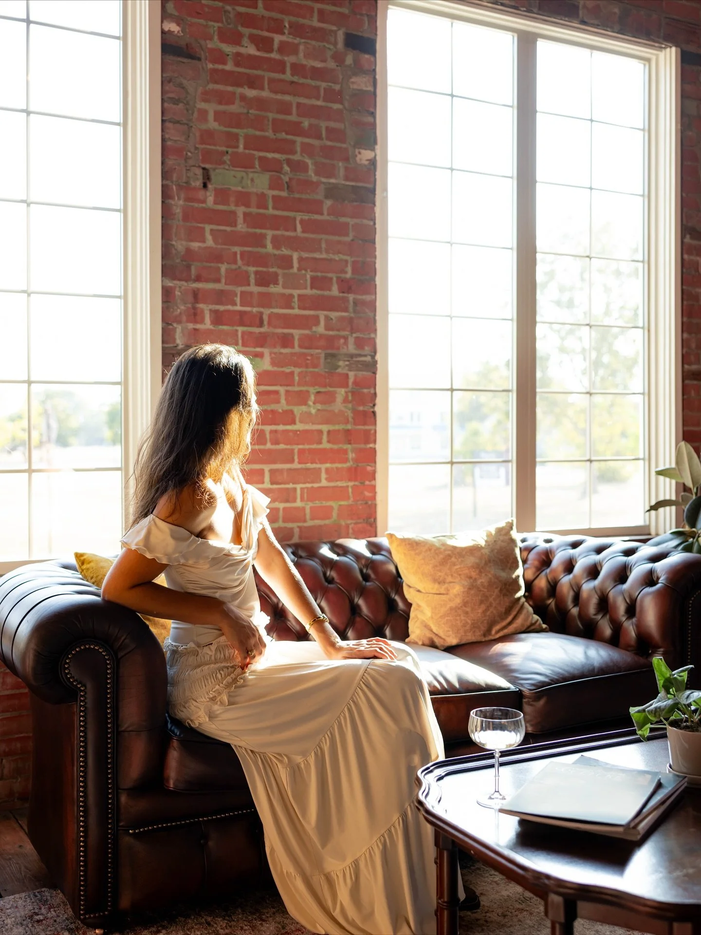 This cozy little space was just too beautiful not to take advantage of! 

Not only is their front of house a gem, but they also have a great event space in the back for all of your needs

Check out @icehouseonmain for more information on their event 