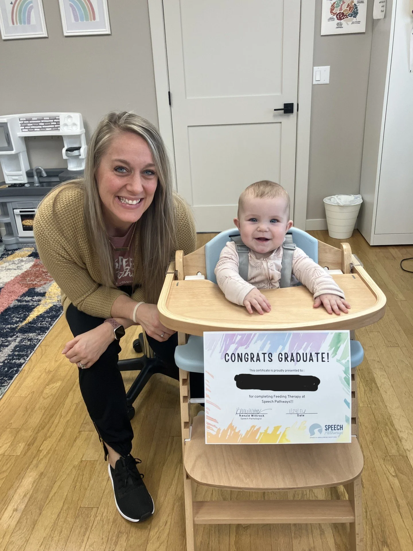 😁🍼Cue the happy baby!
🎓This feeding therapy grad went from tough bottle days and constant spit-ups to crushing bottles, keeping milk down, and starting purees and soft solids like a champ 💪
👏 Congrats to this sweet girl (and her mama) 🤩