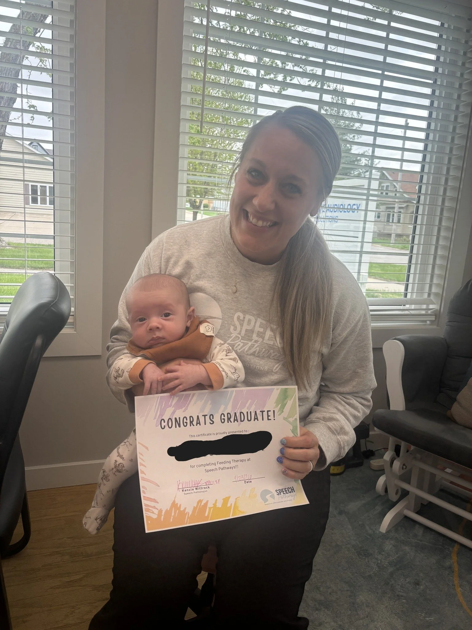 🤩 "I can drink my bottle like a champ now... What's the big deal?!" -K probably 😂

CONGRATS to another infant feeding grad!! 
 Mom, dad, and this sweet boy's patience, persistence, and hard work paid off!! 🤩🥳