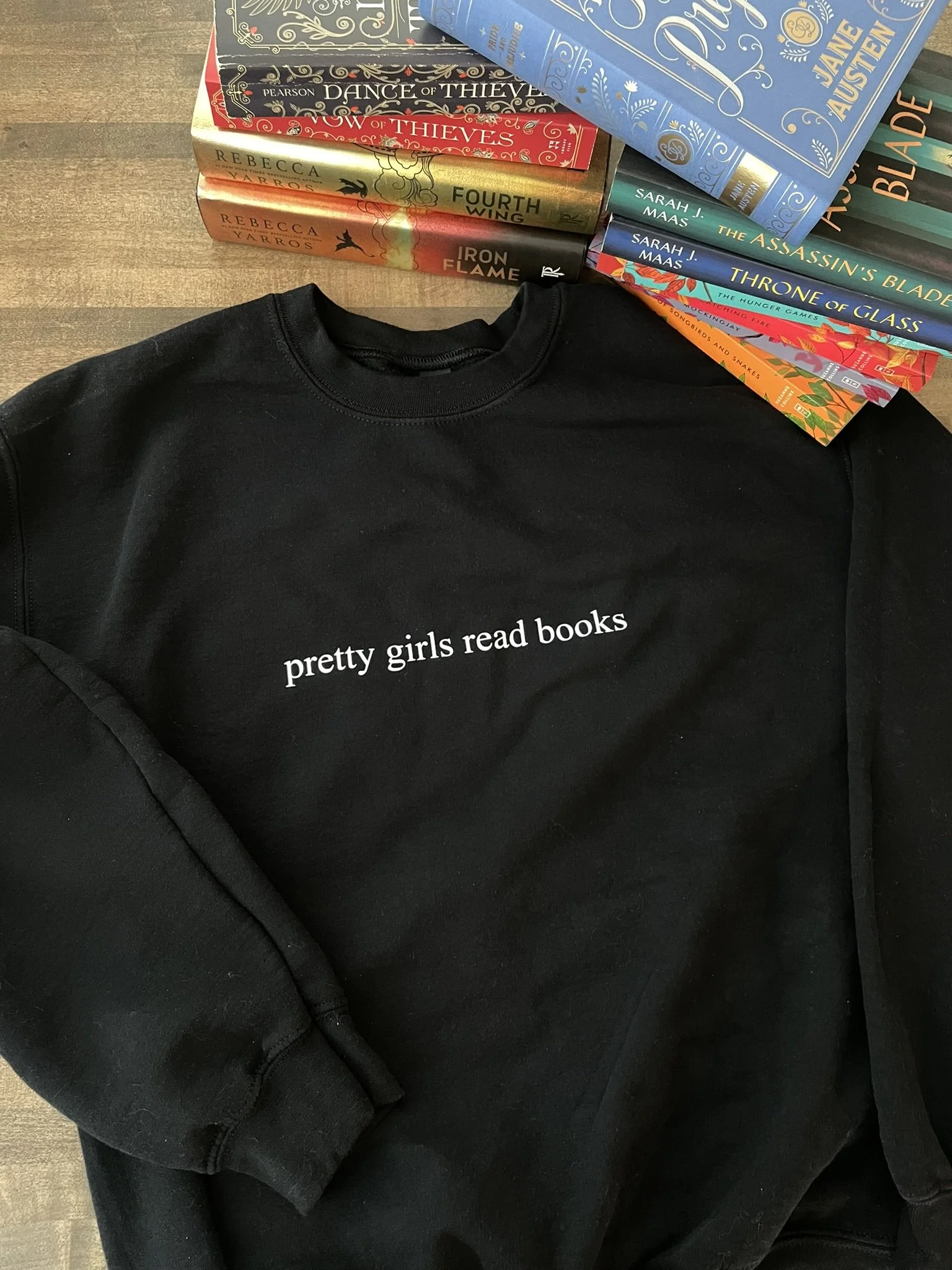 PRETTY GIRLS READ CREW