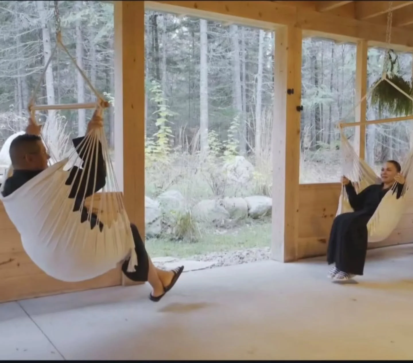 F&eacute;vrier, le mois parfait pour se retrouver.

Cette ann&eacute;e, la Saint-Valentin commence t&ocirc;t 💘

Offrez-vous une vraie pause &agrave; deux :
❄️ Spa priv&eacute; ext&eacute;rieur
🔥 Sauna sec
 🚿Hammam vapeur 
🧊 Bain froid nordique
🕯