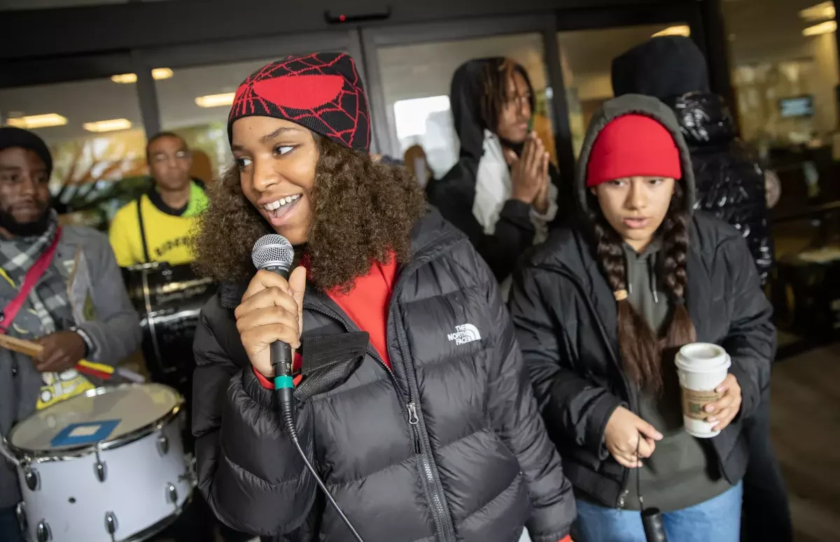 here’s why these teenagers stand behind lausd’s essential workers