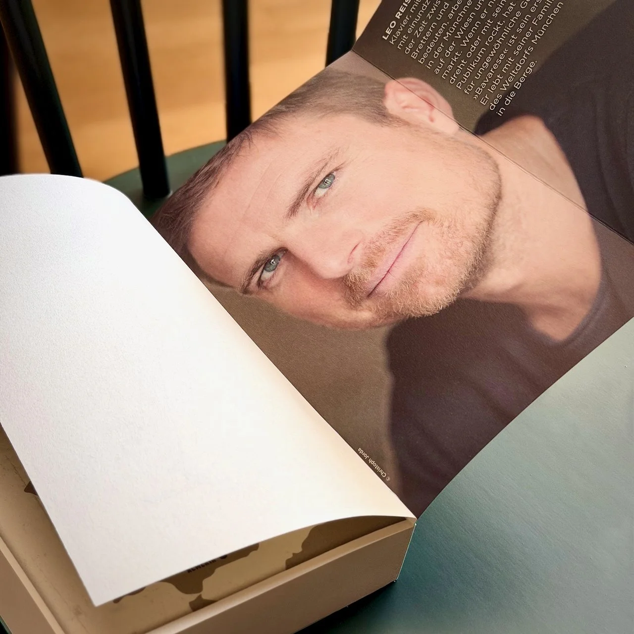 Leo Reisinger Porträt auf der Buchklappe seines Romans Bavarese. Copyright für das Foto: Christoph Jorda
