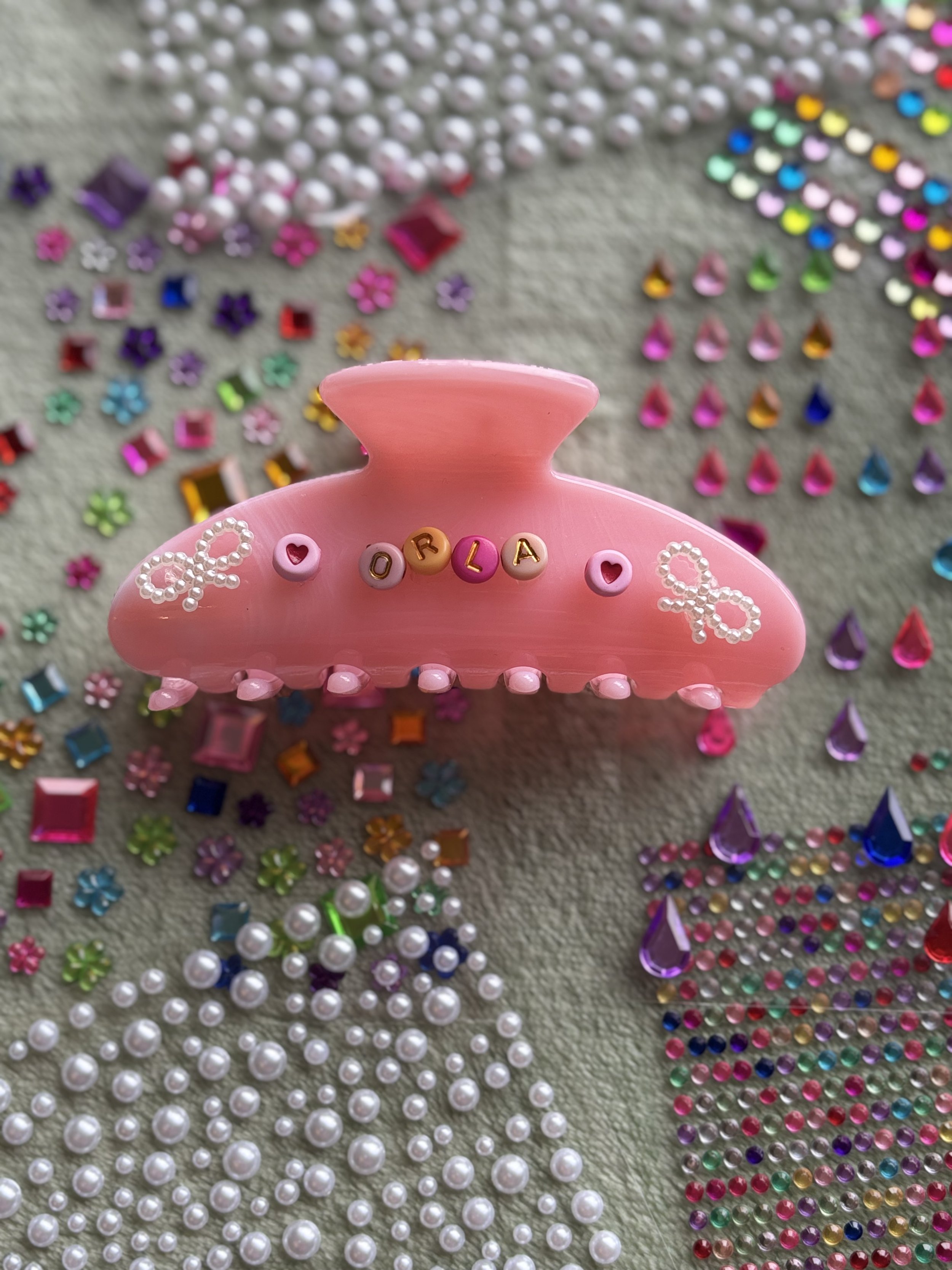Decorated claw clip with beads and pearls