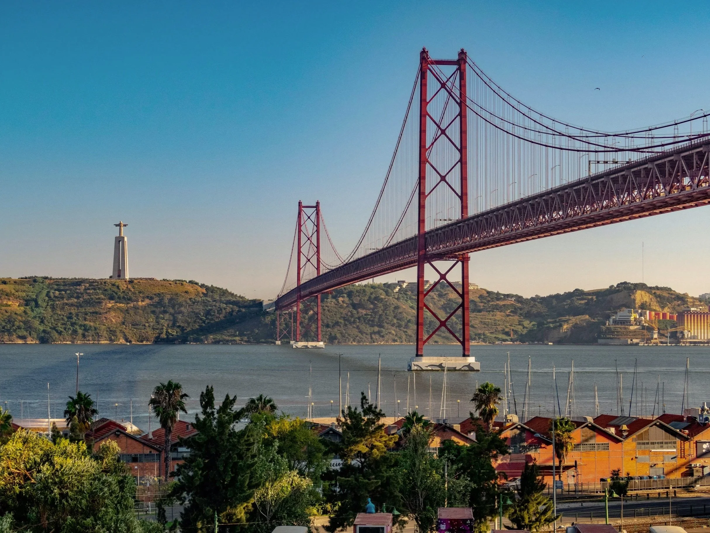 Lizbon 25 de Abril Köprüsü gün batımı