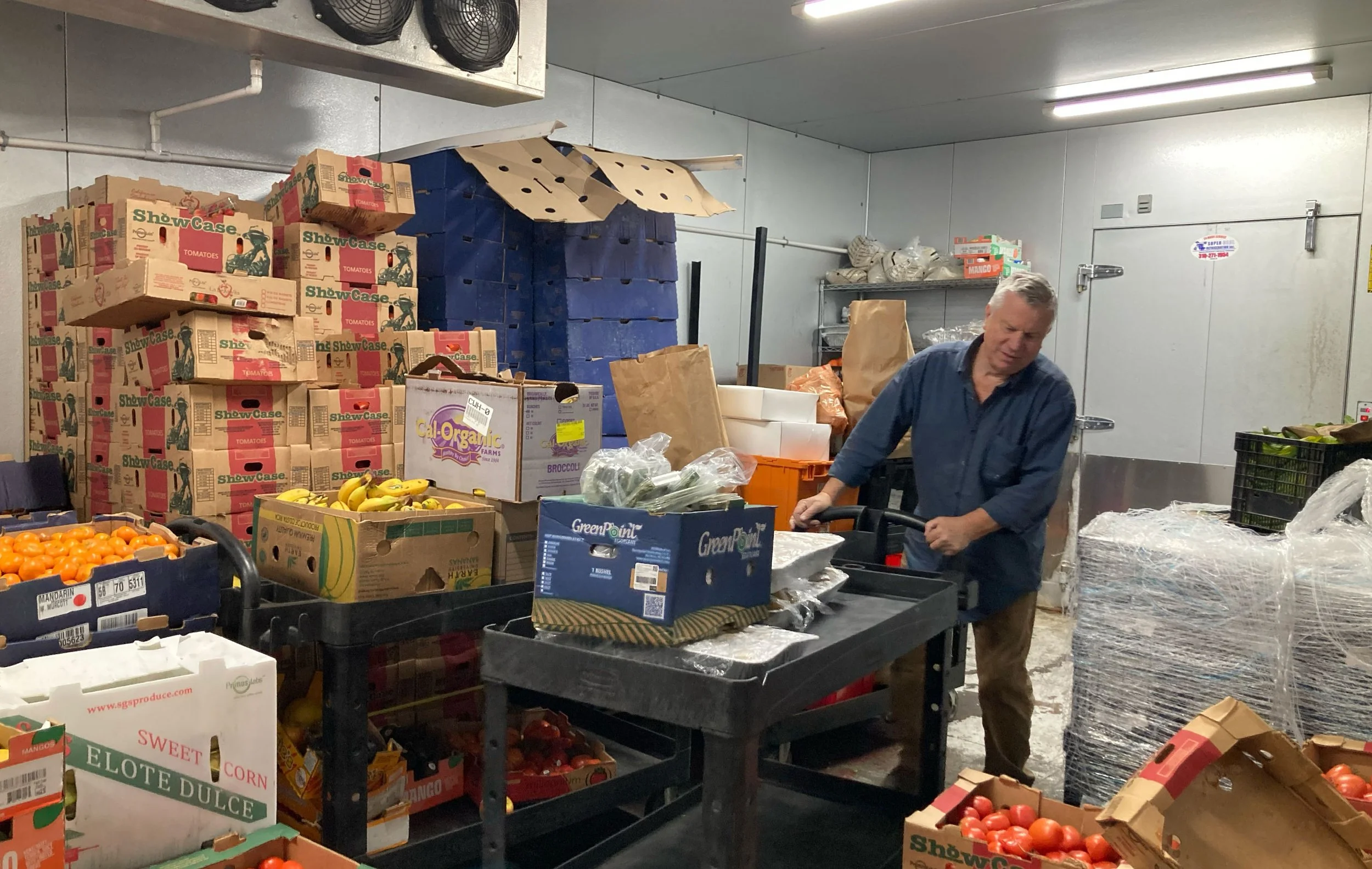 Moving food boxes exchange