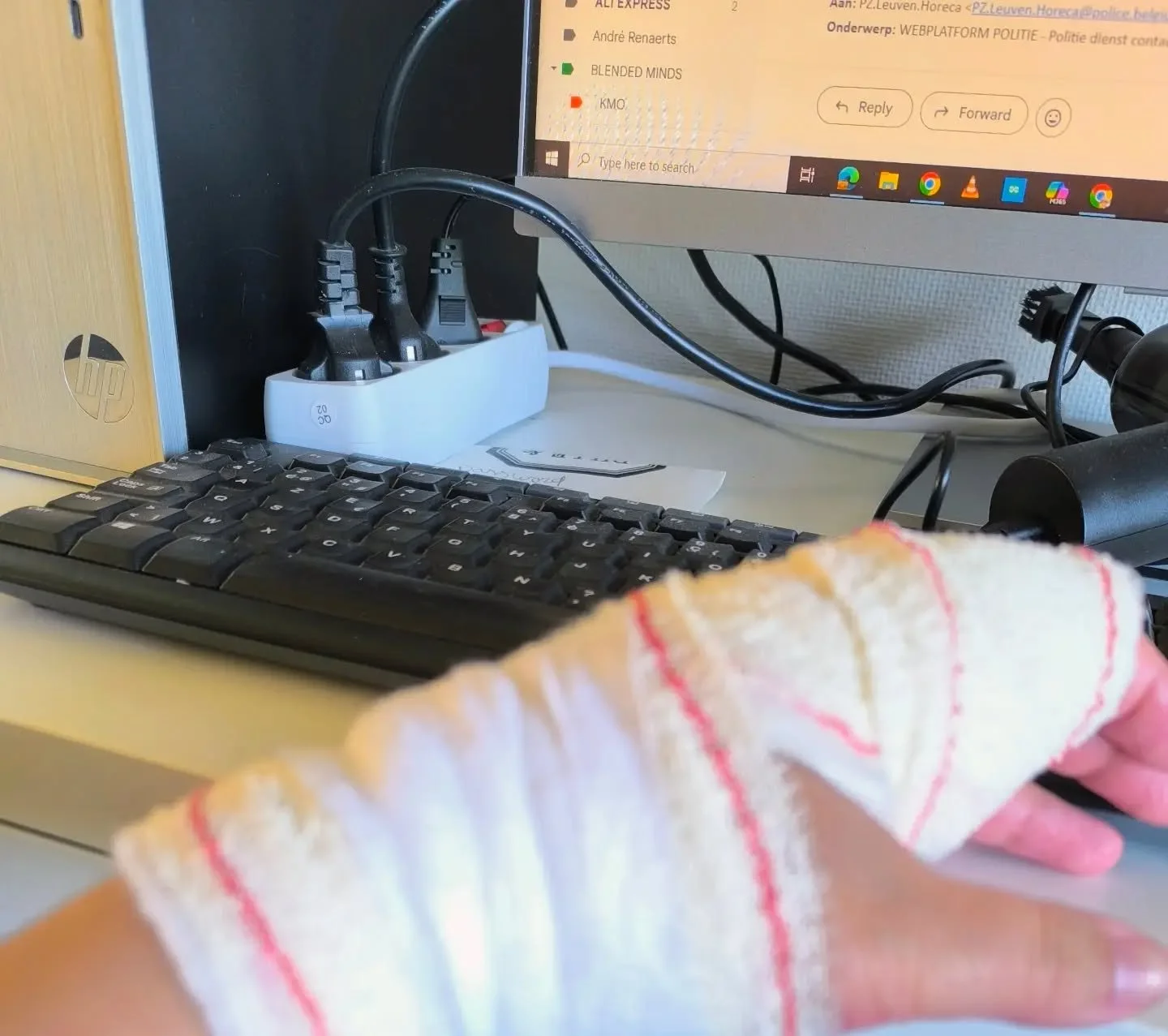 Vertraging is verplicht 😥😥

🏥🏥 Kleine ingreep, 

&hearts;️&hearts;️Ik ben er weer op 14 oktober.

 Ik mis mijn klanten 😭😭