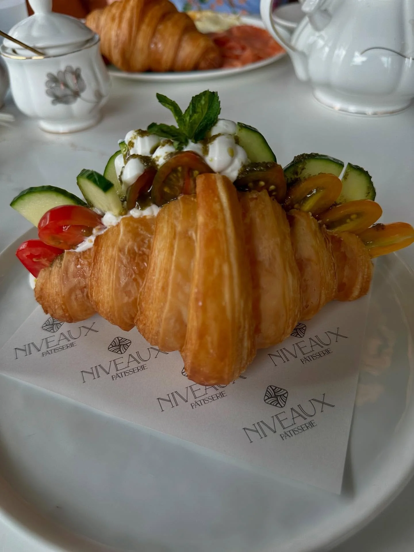 Savory or sweet, which do you prefer? 👀 

Excellent presentation, tea, and croissants at @niveaux.patisserie in Quincy, MA.