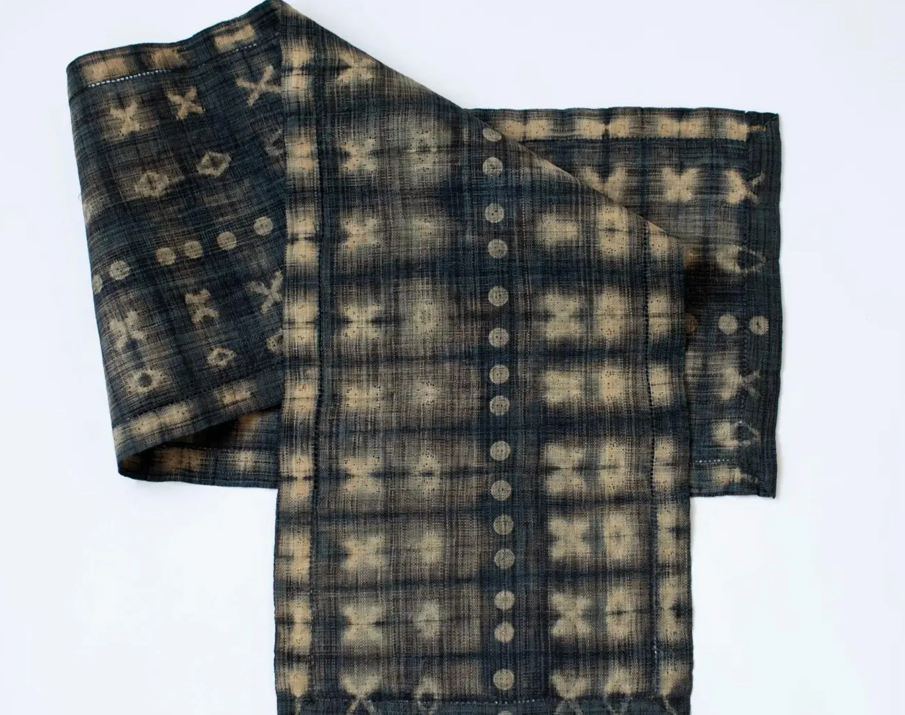 table runner raffia.jpg