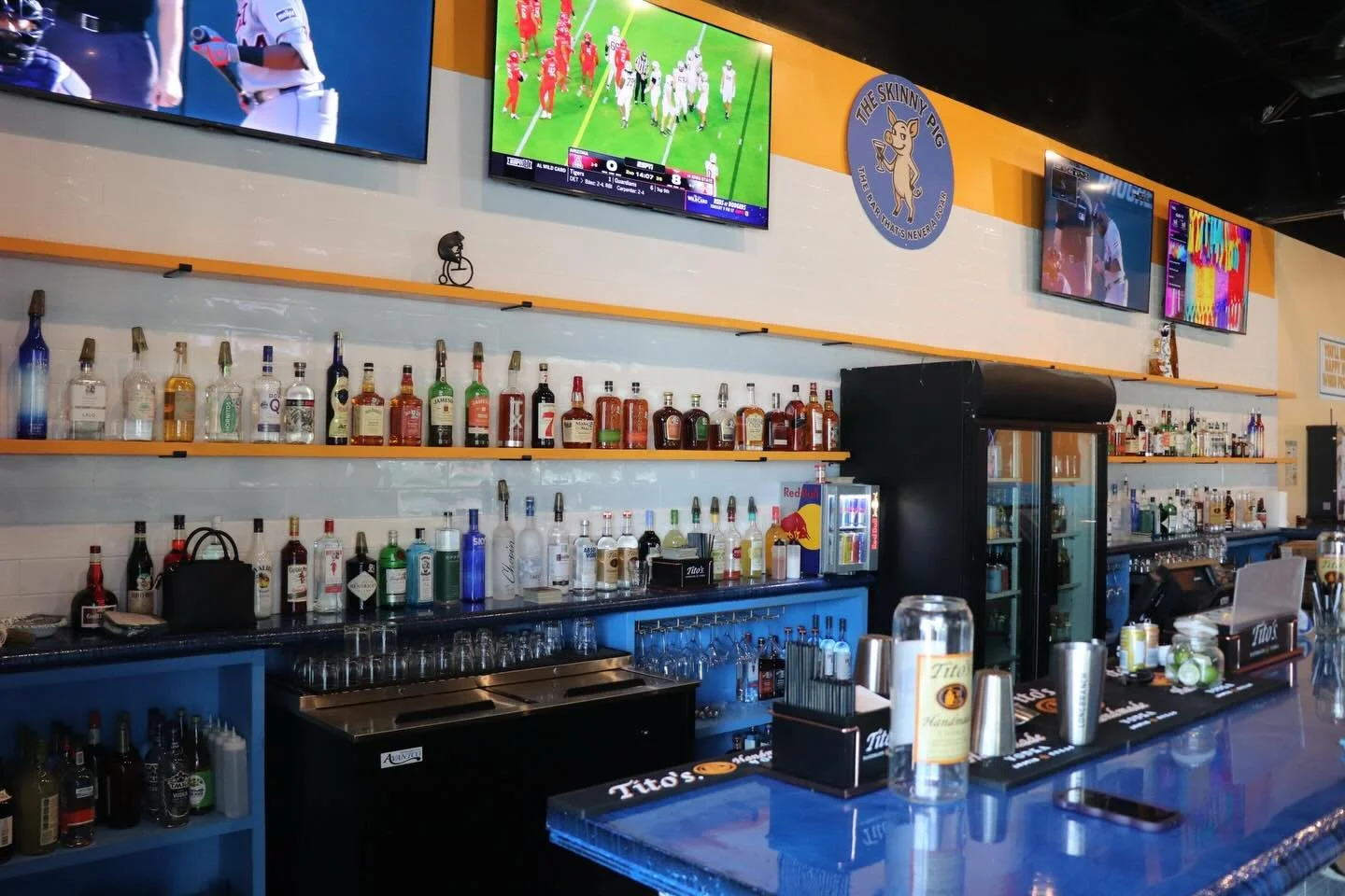 Your new favorite neighborhood spot has arrived &mdash; The Skinny Pig!
Cold drinks, great vibes, and the perfect place to unwind with your crew.

Come hang out, sip something good, and enjoy the fun all week long!

#TheSkinnyPig #NeighborhoodBar #Go