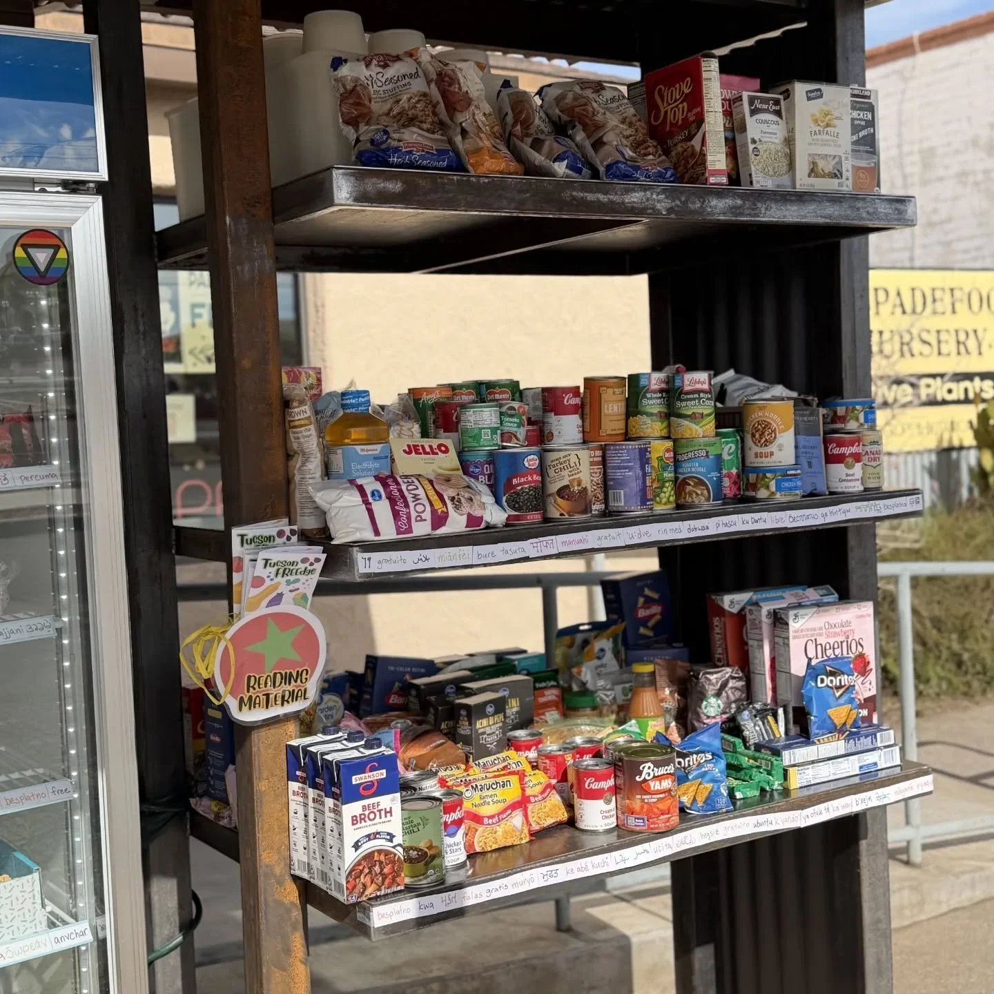 Mega donation alert thanks to @tomspalms -- you're blowing our minds Tucson how much you're showing up for this project! ❤️🧡💛💚🩵💙💜

Awesome selection of produce in the FREEdge and the pantry shelf is back to OVERFLOWING!

Thank you @tomspalms fo