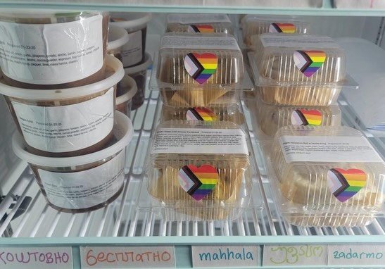 @bitterhungryvegan knows how to make a donation drop!!! 🥳 🧑&zwj;🍳All their delightful goodies are always so wonderfully packaged and labeled!! 🥮🥘 Reminder to everyone that homemade meals are absolutely welcomed at the FREEdge (just include ingre