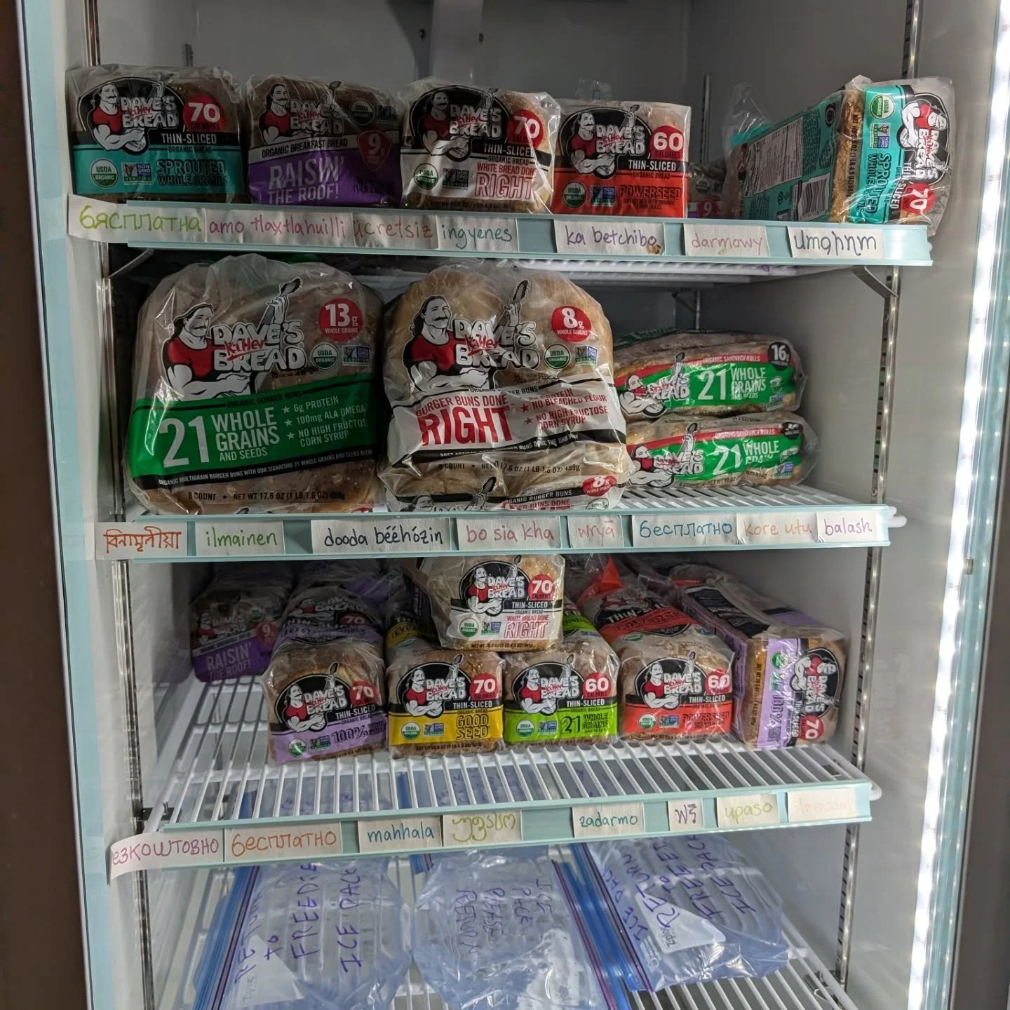 A lovely Tuesday evening at the FREEdge! 

FREEzer: big ol' @daveskillerbread drop! And one of our volunteers made some ice packs! We'll definitely be needing those as spring gets rolling!

FREEdge: Silk, creamer, bagels, cream cheese, string cheese,