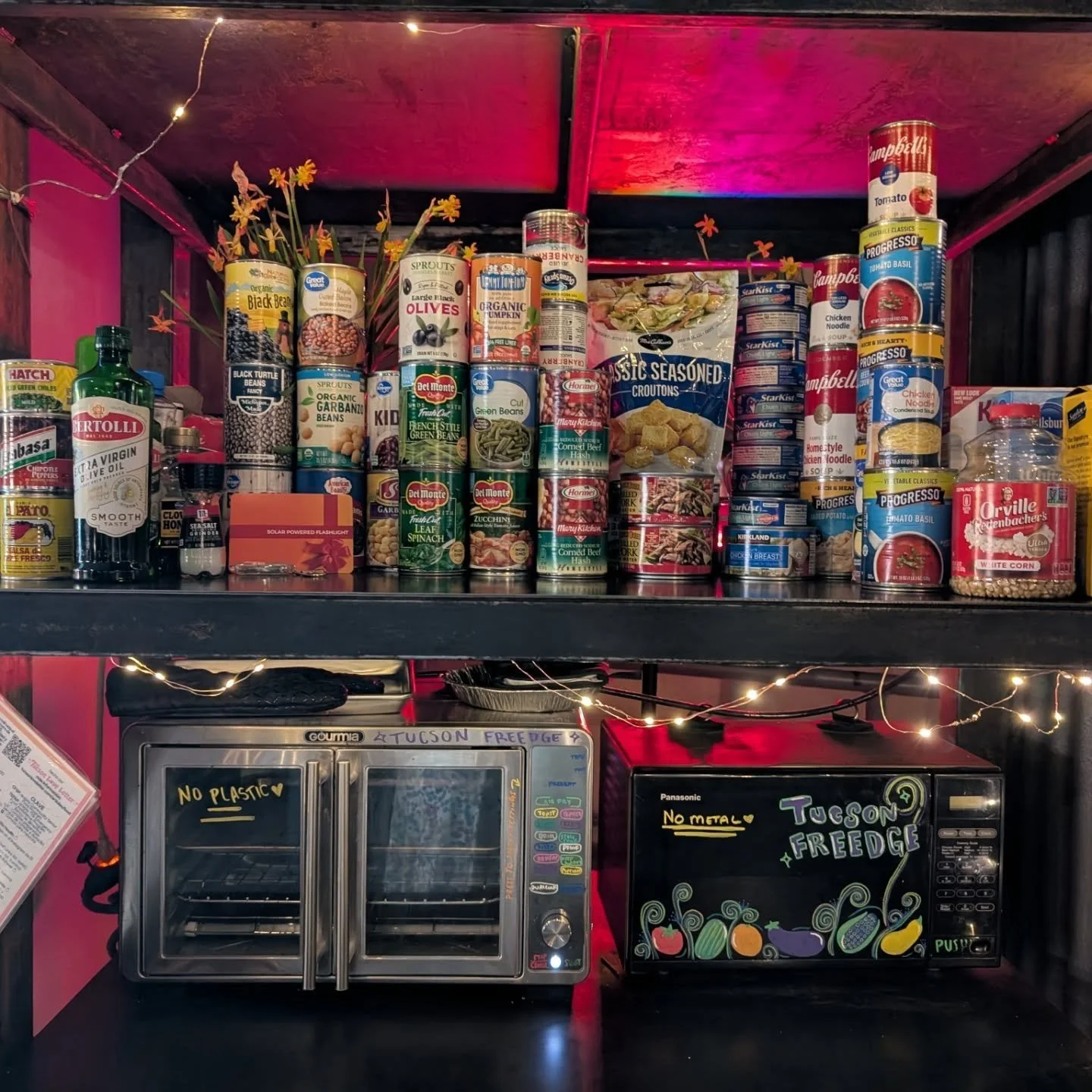 It was a hot one at the FREEdge today and we still had donations pouring in! Besides food (of course) our biggest needs are: BAGS (down to our last bag of bags again!) and EGG CARTONS!!! We're out of egg cartons and egg prices are on the rise again s