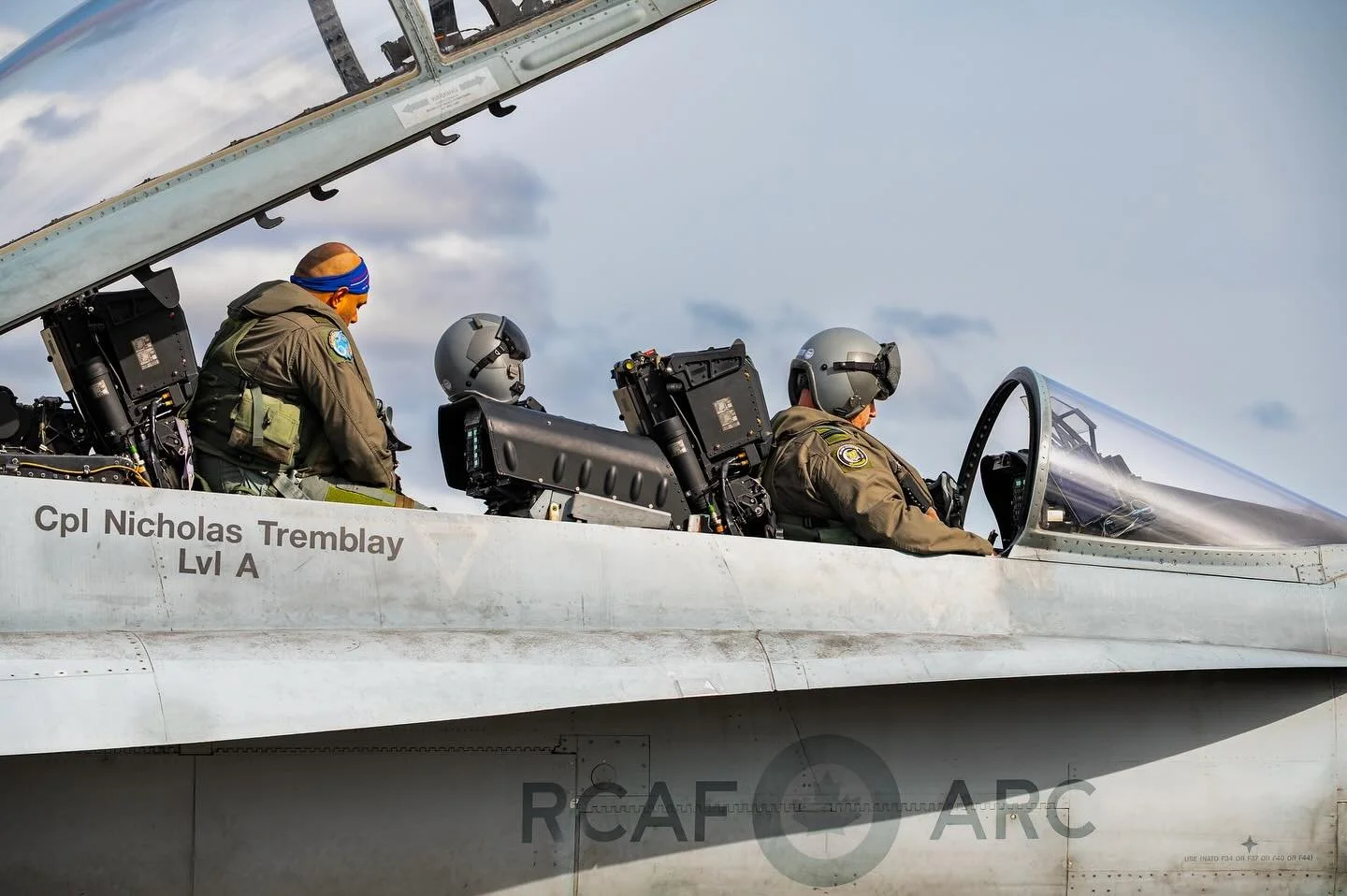 Some Hornet pilots getting ready for the LONGGGGG flight back to Cold Lake. 
&bull;
&bull;
&bull;
&bull;
#aviation #avgeek #aviationphotography #aviationlovers #boeing #aircraft #airplane #aviationdaily #planespotting #pilot #fighterpilot #plane #ski