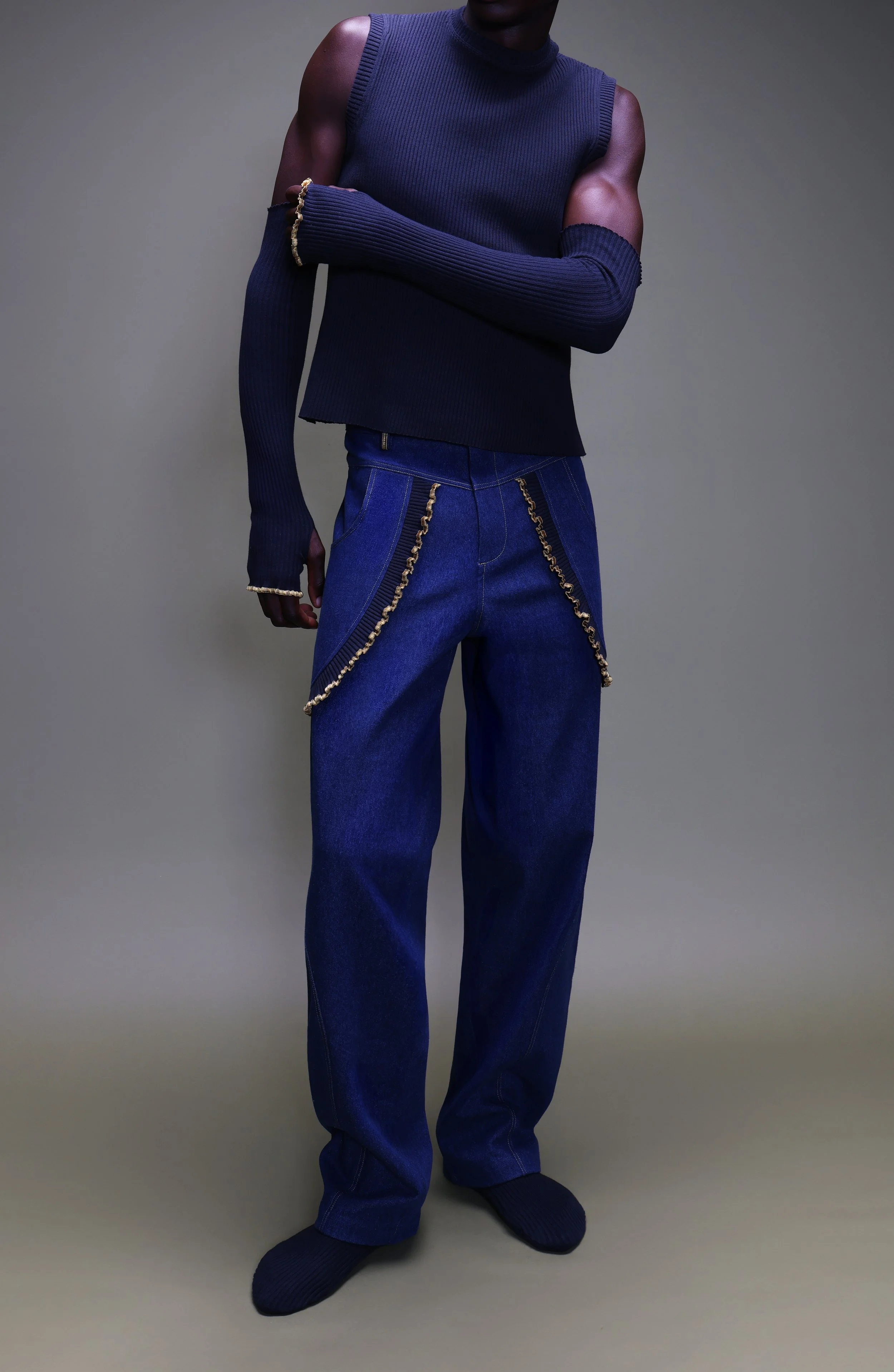 2025-09-10-AnthonyCalydon-Lookbook_GoldieWilliams1821 copie.jpg