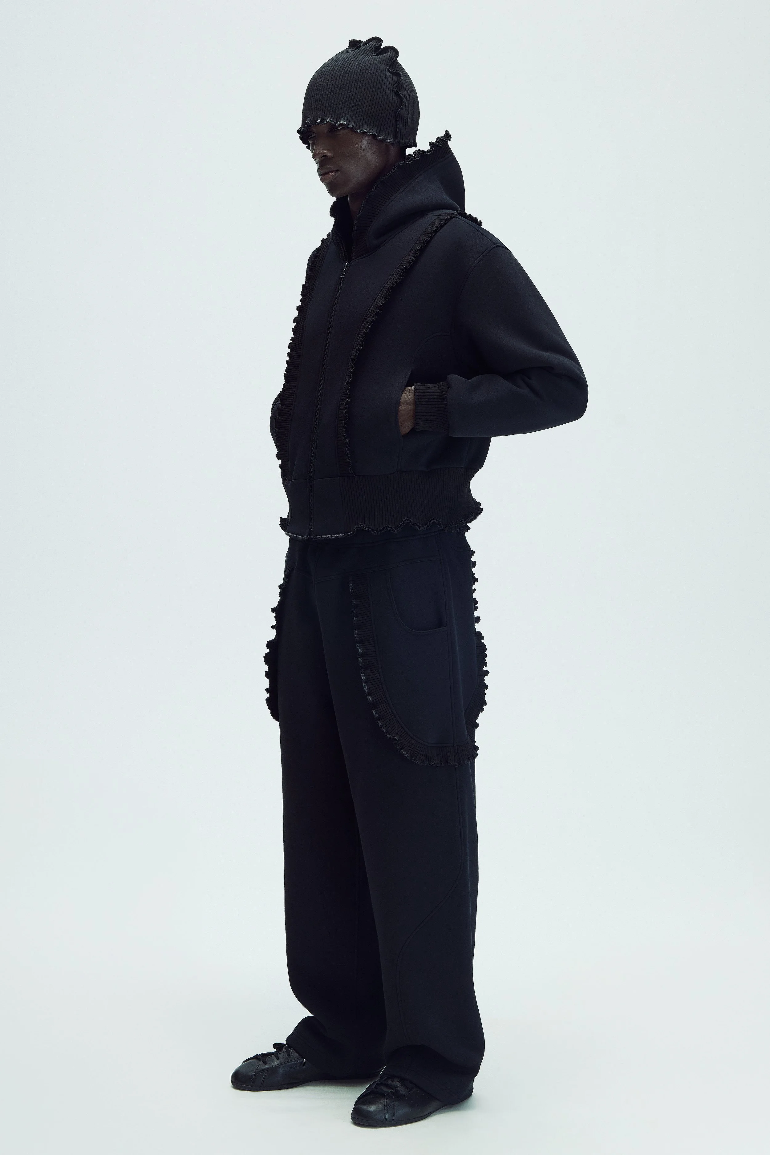 FULLOOKBLACKJERSEY copie.jpg