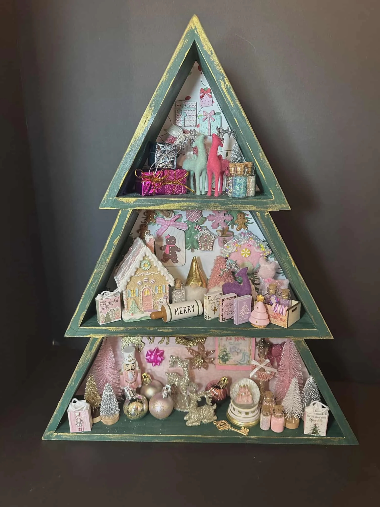 The Sugarplum Christmas Tree Hutch