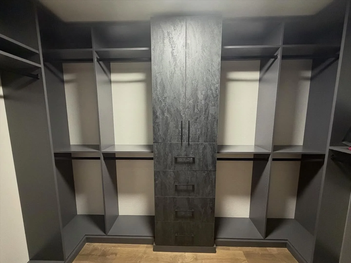 From cluttered to calm 🤍
This Storm Grey and Charcoal Flow closet proves that great design isn&rsquo;t about more space, it&rsquo;s about smart space. Everything from the &ldquo;before&rdquo; still fits&hellip; now beautifully organized and effortle