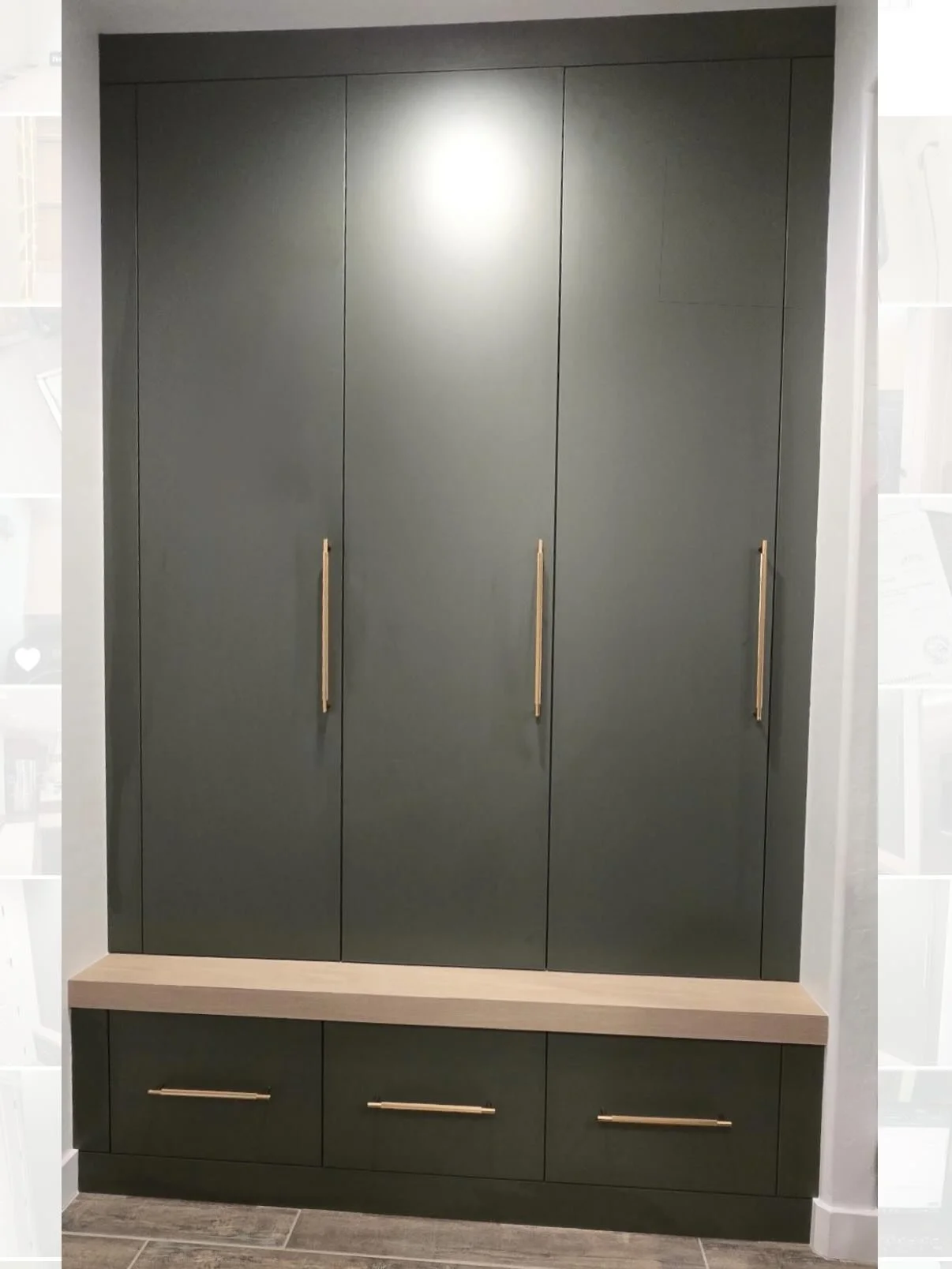 Built for backpacks, shoes, and growing littles. 💚
Custom green mudroom lockers with deep storage drawers and a wood bench lip for that perfect warm contrast. Adjustable shelving + rods inside so this space evolves as they do.