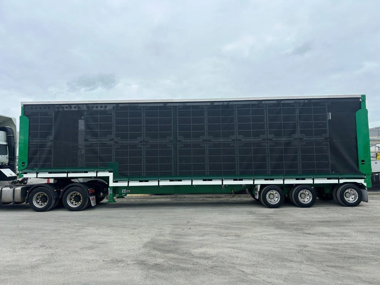 chicken trailer.jpg