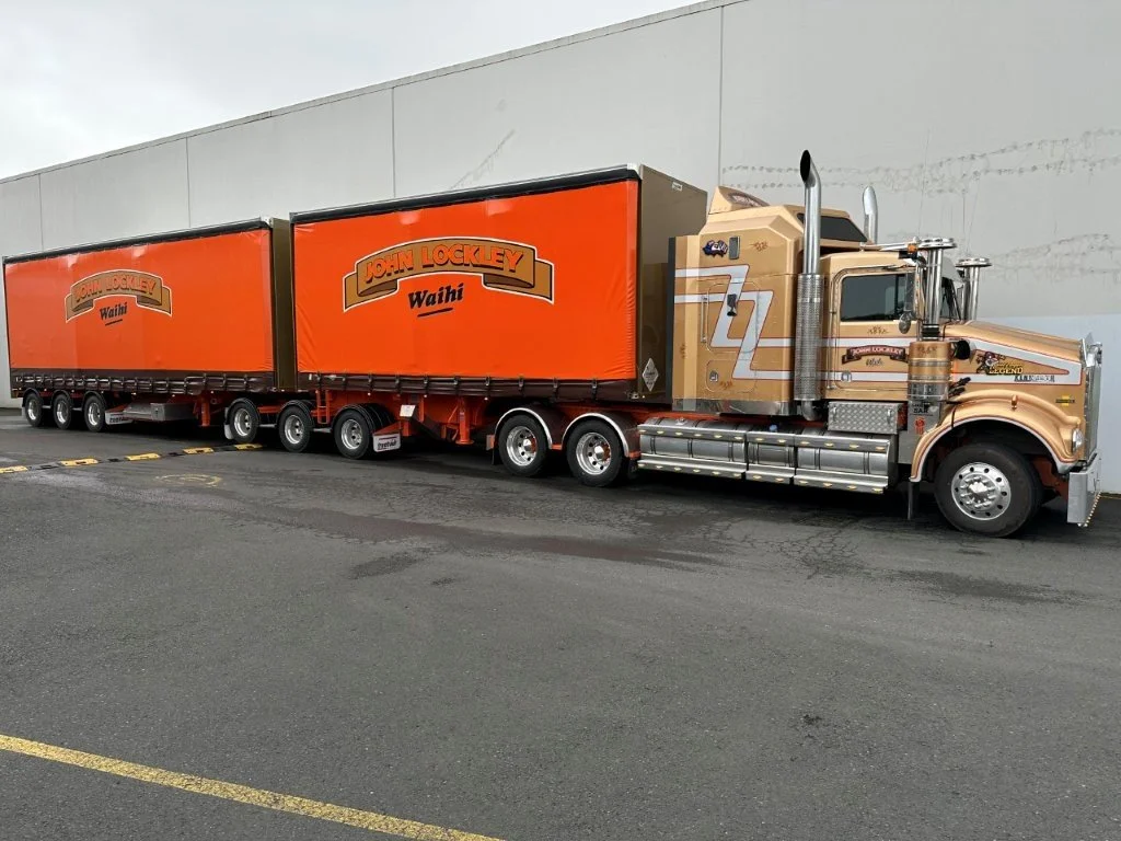 CURTAINSIDE B-TRAIN 5.jpg