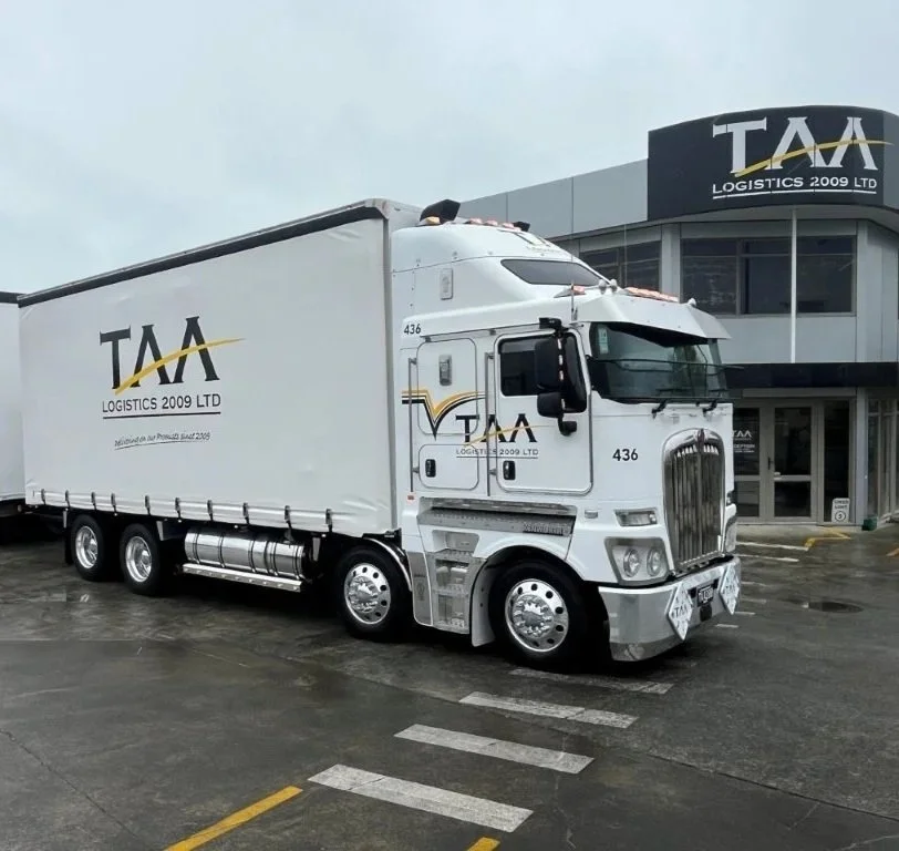 CURTAINSIDE+TRUCK.jpg