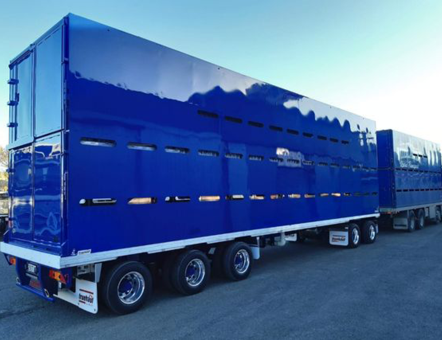 Hero iamge for Fruehauf's livestock trailer equpiment