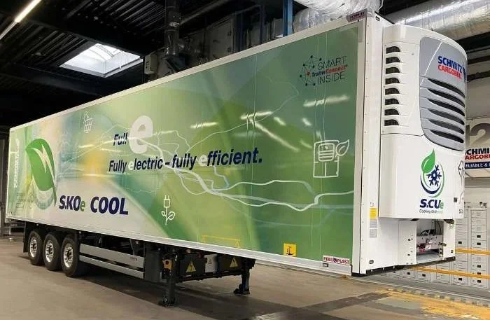 Truck and trailer equipment leaders, Fruehauf, celebrate launch of Schmitz Cargobull S.KOe 3 axle trailer