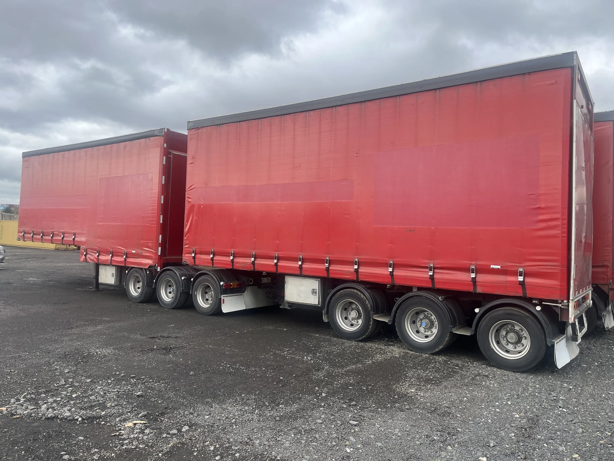 2006 28 Pallet Curtainside B-Train x5